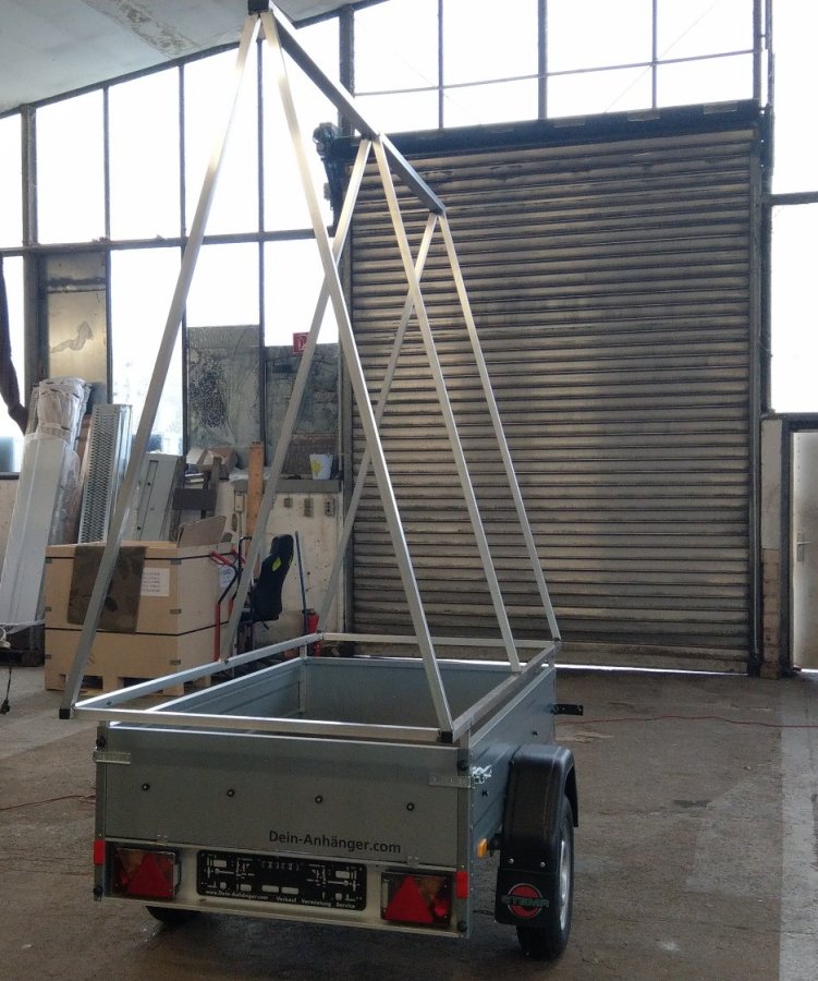 STEMA OPTI 750KG 201 x 108 x 33 cm mit 2,5x2m Alu Werbedreieck fest im  Rahmen verschraubt abnehmbar WERBE 2.5 Pkw Anhänger - Dein-Anhänger.com